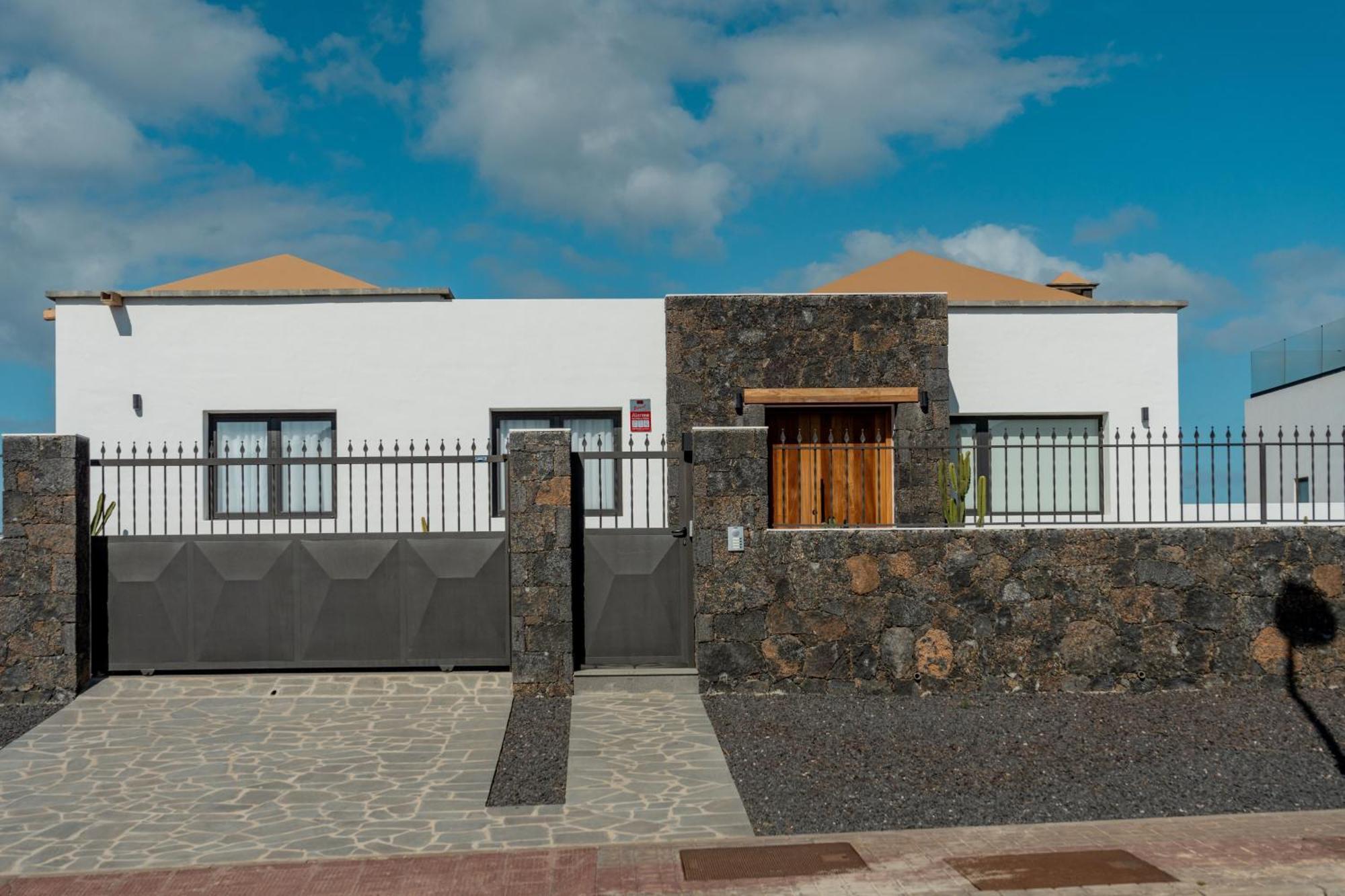 Seascape Heated Pool, Air-Con, View, Adult Only Apartment Corralejo Exterior photo